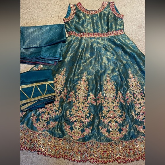 Asim Jofa Pakistani suit - Picture 2 of 3